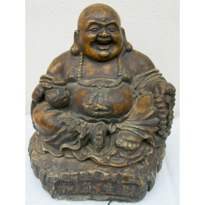 Lächelnde Buddha sitzt